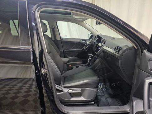 Certified 2023 Volkswagen Tiguan SE w/ Panoramic Sunroof Package image 34