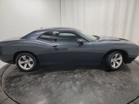 Used 2016 Dodge Challenger SXT image 11