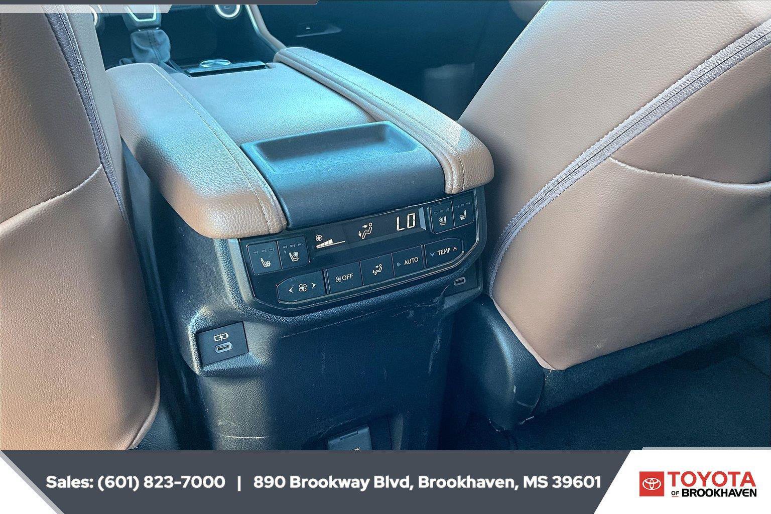 Used 2024 Toyota Grand Highlander AWD image 25