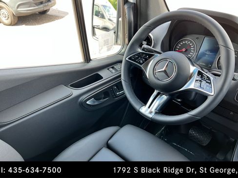 Used 2025 Mercedes-Benz Sprinter 3500 image 11