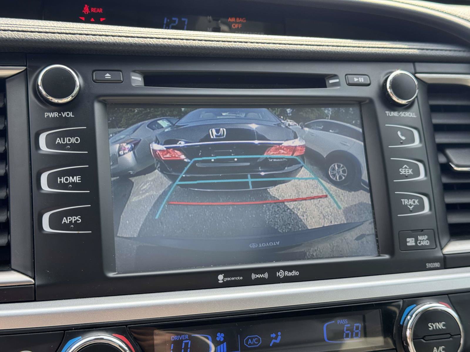 Used 2018 Toyota Highlander XLE AWD/4WD image 25