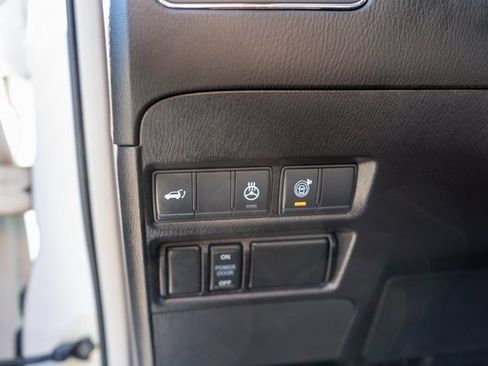 Used 2022 Nissan Armada Platinum w/ Captain's Chairs Package image 25