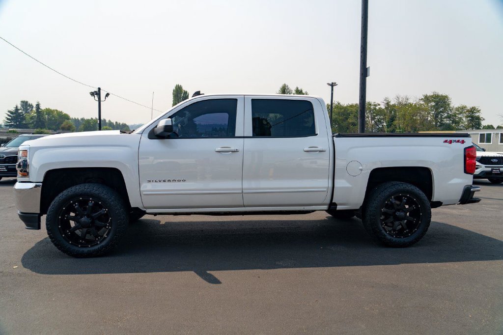 Used 2018 Chevrolet Silverado 1500 LT w/ LT Eassist Package AWD/4WD image 12