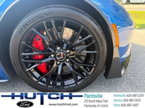 Used 2015 Chevrolet Corvette Z06 w/ Z07 Performance Package RWD image 5