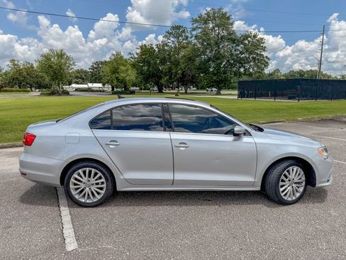 Used 2015 Volkswagen Jetta SE FWD image 3