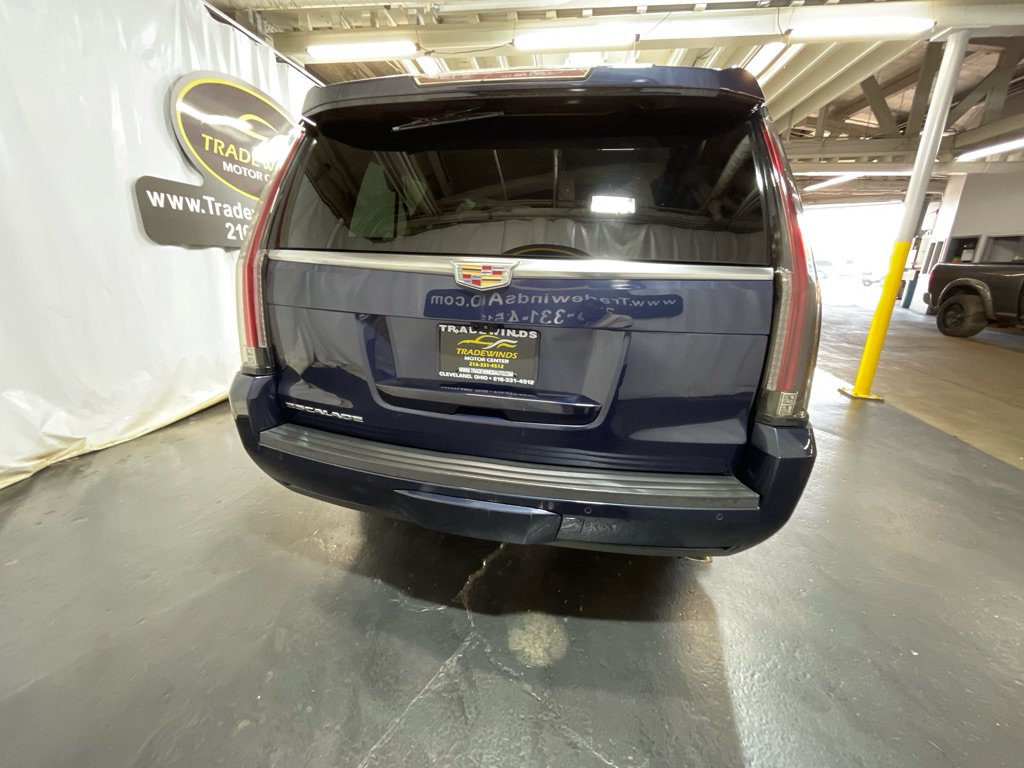 Used 2019 Cadillac Escalade ESV Luxury AWD/4WD image 12
