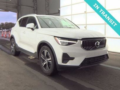 Used 2025 Volvo XC40 B5 Core