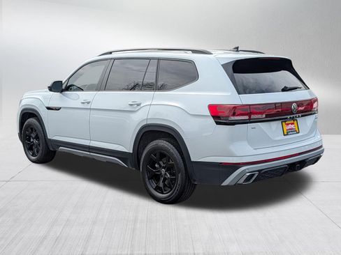 Used 2024 Volkswagen Atlas Peak Edition SE AWD/4WD image 5