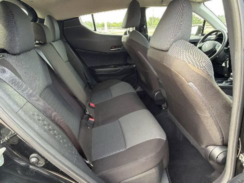 Used 2021 Toyota C-HR LE FWD image 27