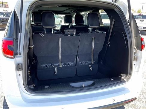 Used 2023 Chrysler Pacifica Limited w/ Uconnect Theater Family Group FWD image 34