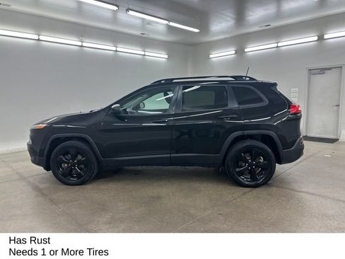 Used 2017 Jeep Cherokee Sport w/ Cold Weather Group AWD/4WD image 7