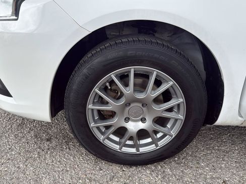 Used 2016 Nissan Versa SV FWD image 22