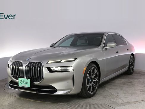 Used 2023 BMW i7 xDrive60 AWD/4WD image 2