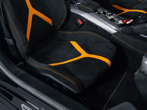 Used 2018 Lamborghini Huracan Performante AWD/4WD image 8