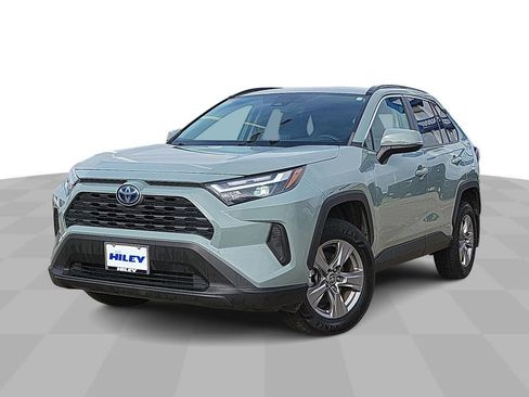 Used 2022 Toyota RAV4 XLE w/ Convenience Package image 4