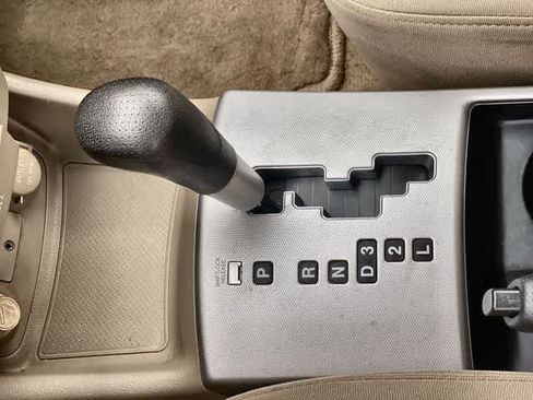 Used 2008 Hyundai Elantra Sedan FWD image 16