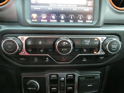 Used 2023 Jeep Gladiator Mojave w/ Cold Weather Group AWD/4WD image 30
