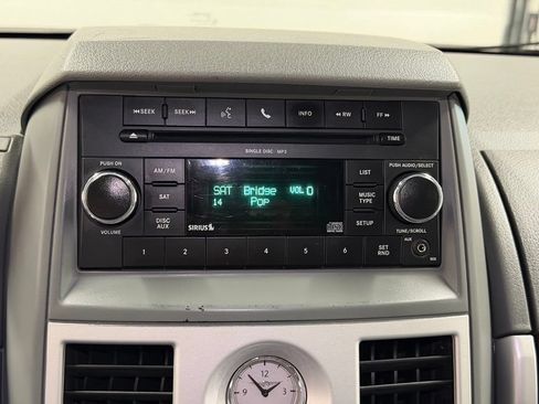 Used 2010 Chrysler Town & Country Touring FWD image 29