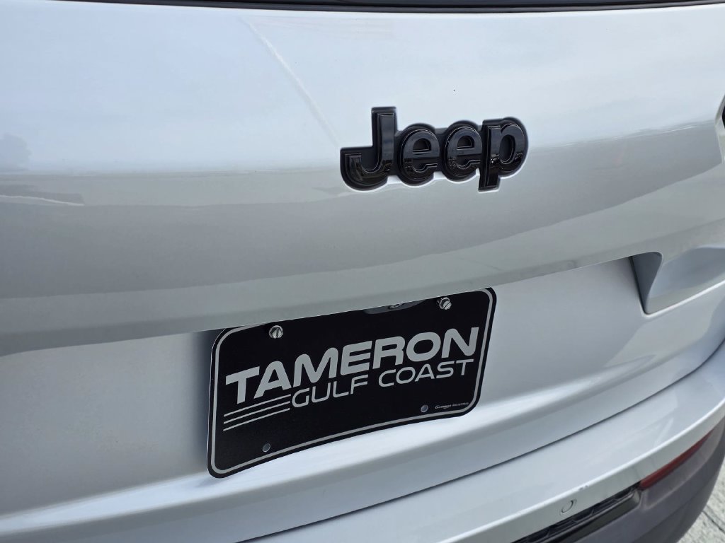Used 2025 Jeep Grand Cherokee L Altitude RWD image 30