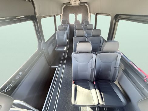 Used 2023 Mercedes-Benz Sprinter 3500 image 2