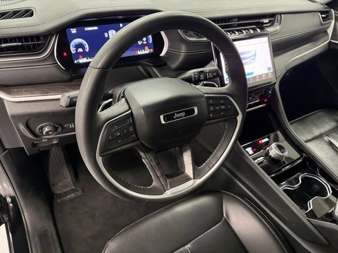 Used 2023 Jeep Grand Cherokee Limited image 11