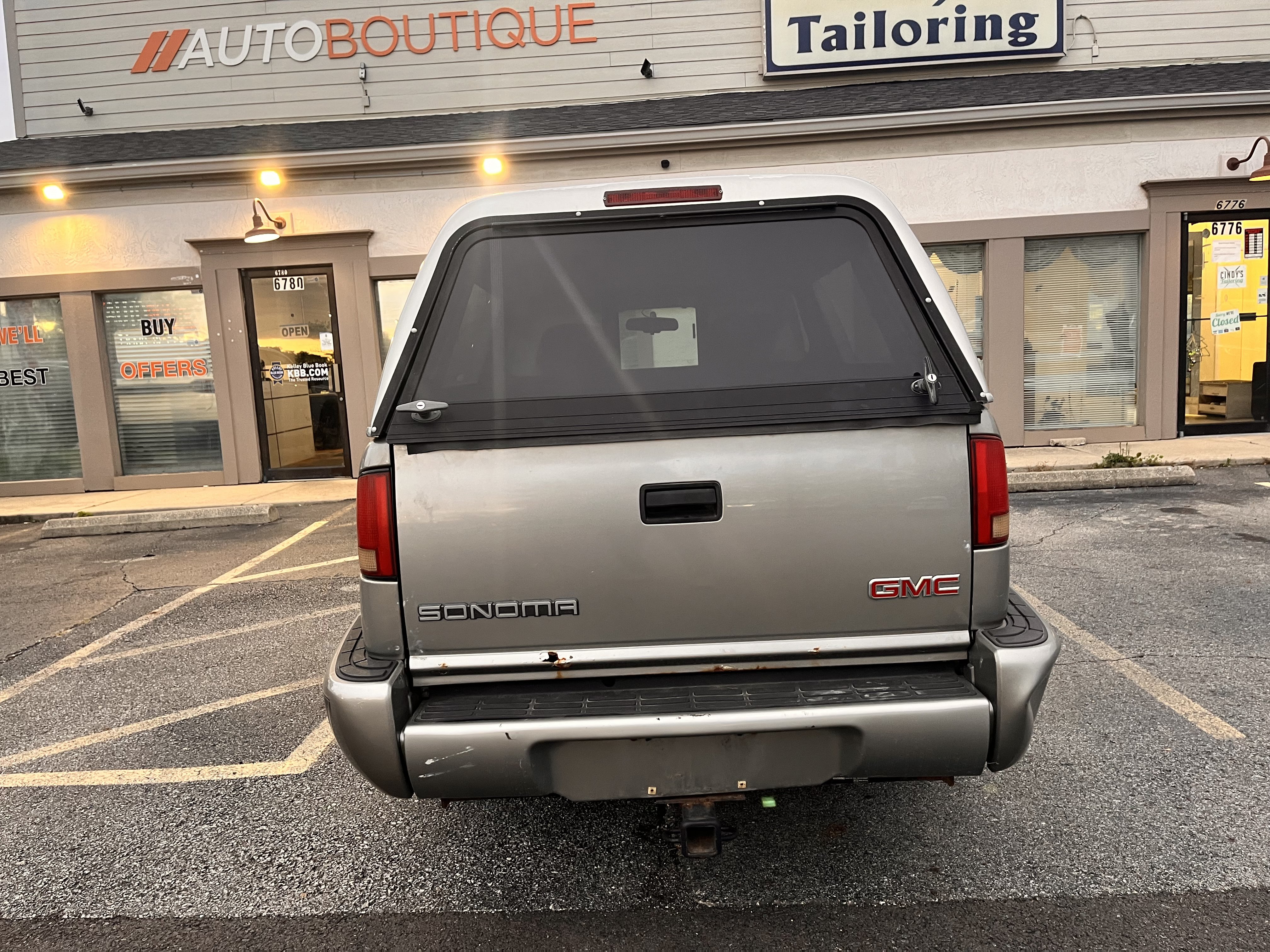 Used 1998 GMC Sonoma SLS w/ Sport Marketing Option Pkg RWD image 4