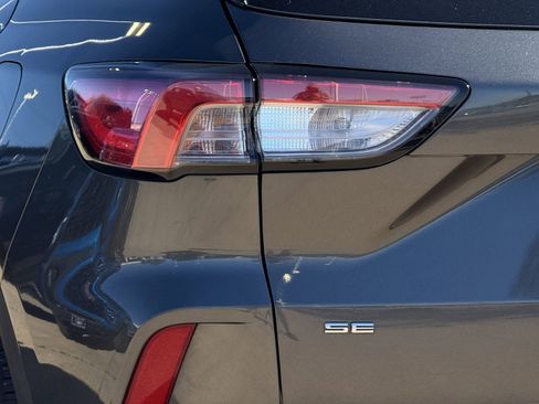 Used 2020 Ford Escape SE image 8