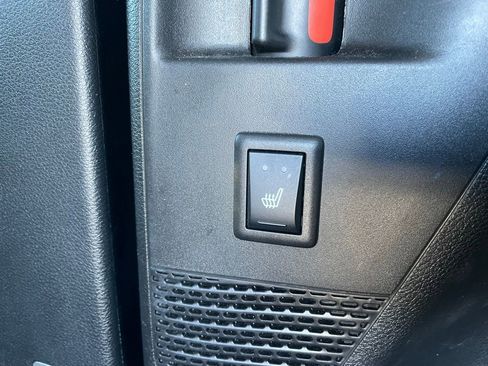 Used 2025 Chrysler Pacifica Limited image 57