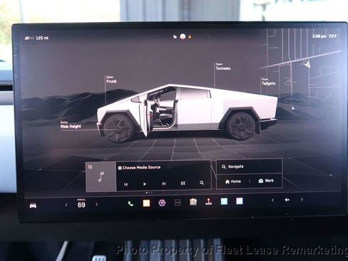 Used 2024 Tesla Cybertruck AWD Crew Cab image 39