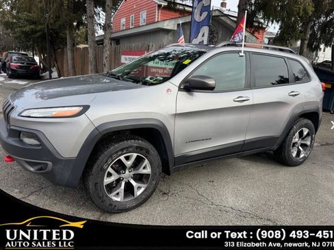 Used 2015 Jeep Cherokee Trailhawk w/ Comfort/Convenience Group image 19