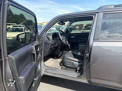 Used 2023 Toyota 4Runner TRD Off-Road Premium w/ Off Road Premium Plus Package AWD/4WD image 10