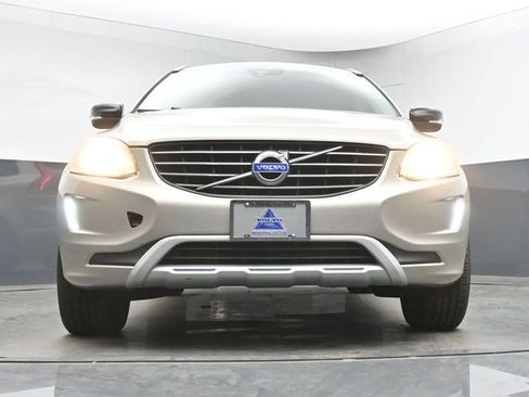 Used 2017 Volvo XC60 T5 Dynamic FWD image 12