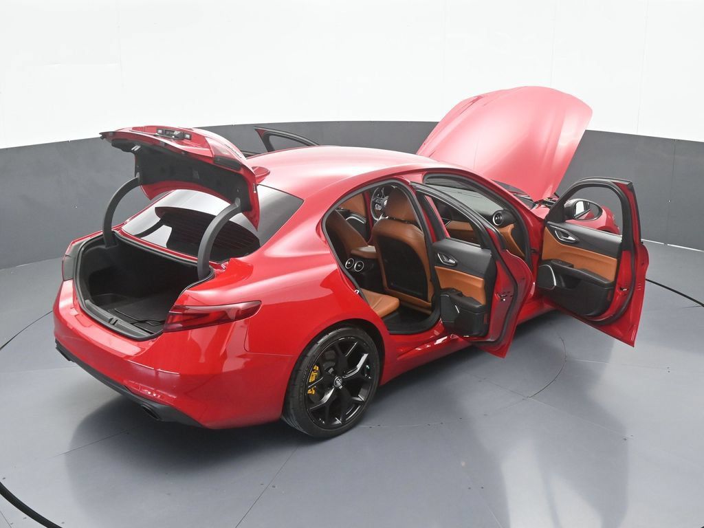 Used 2020 Alfa Romeo Giulia w/ Nero Edizione RWD image 64