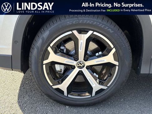 New 2026 Volkswagen Tiguan SE AWD/4WD image 8