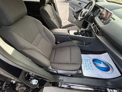 Used 2025 Nissan Rogue S image 28