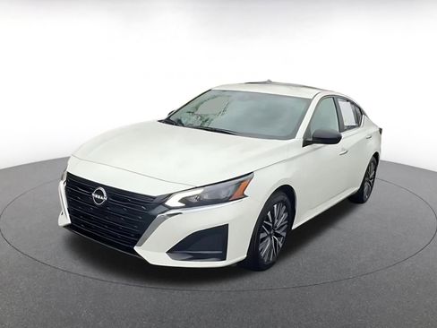 Used 2025 Nissan Altima 2.5 SV image 7