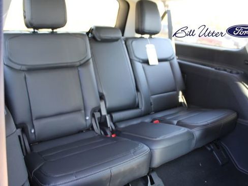 New 2025 Ford Expedition Max Platinum image 10