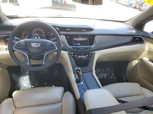 Certified 2017 Cadillac XT5 Luxury w/ Driver Awareness Package AWD/4WD image 17