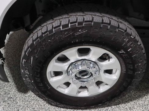 Used 2024 Ford F250 XLT w/ FX4 Off-Road Package AWD/4WD image 11