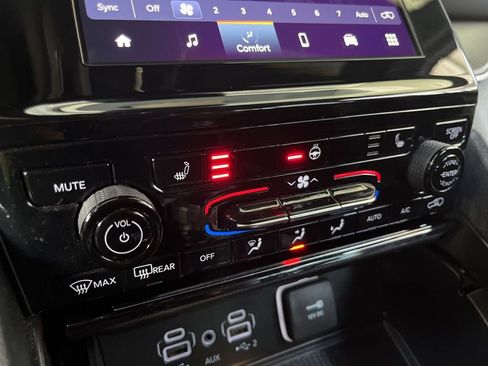 Used 2024 Jeep Grand Cherokee L Laredo image 34