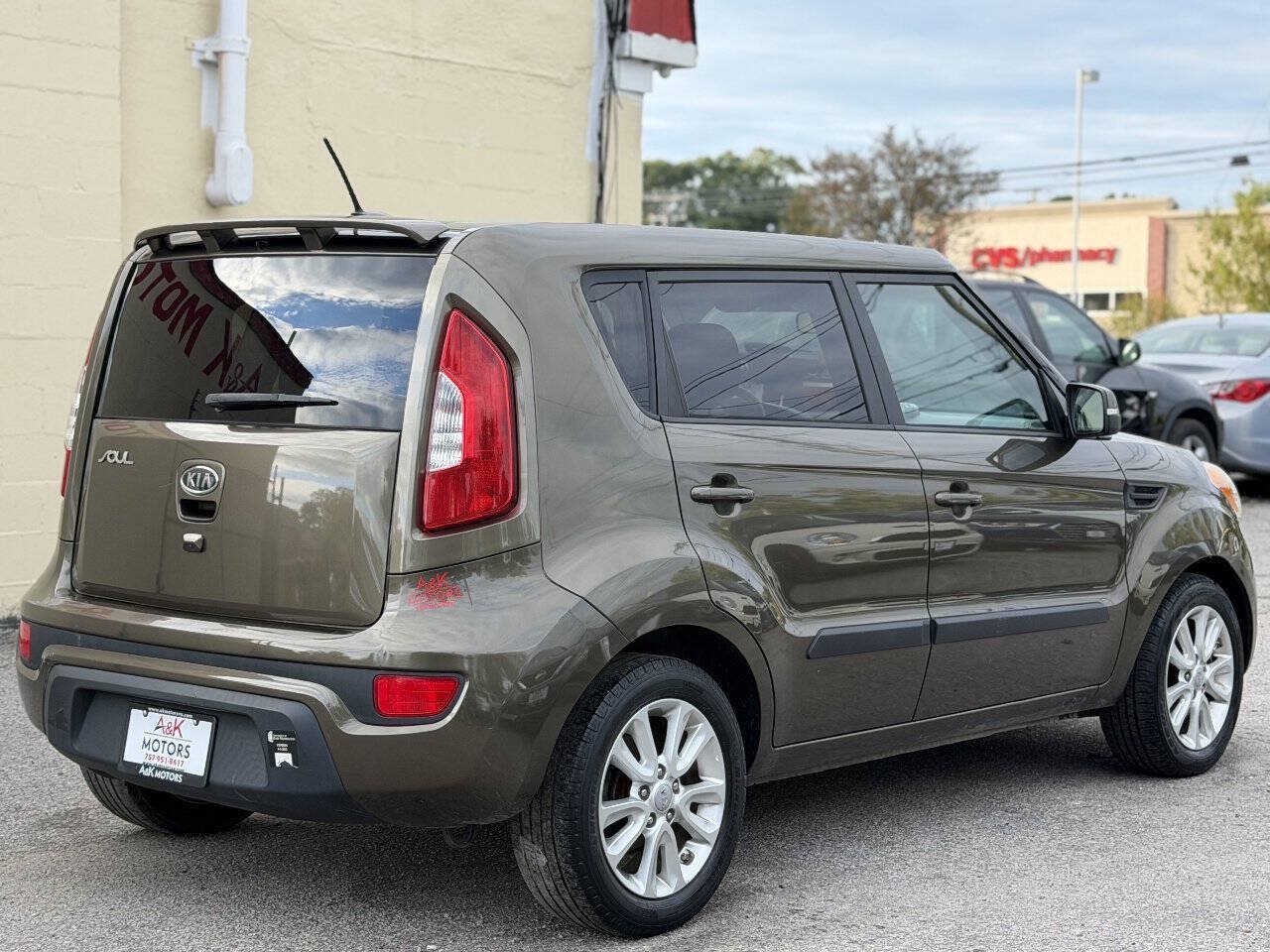 Used 2012 Kia Soul + w/ Audio Pkg FWD image 8