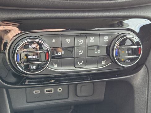 Used 2023 Buick Encore GX Select image 14