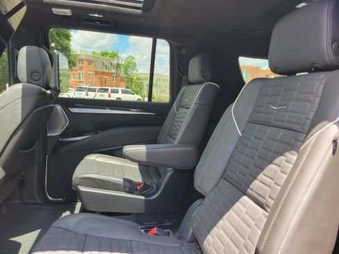 Certified 2025 Cadillac Escalade ESV Sport Platinum w/ LPO, Floor Liner Package AWD/4WD image 12
