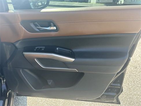 Used 2024 Nissan Pathfinder Platinum w/ Black Appearance Package image 14