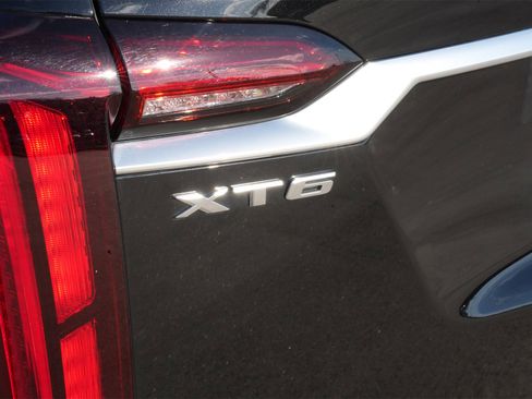 Certified 2025 Cadillac XT6 Premium Luxury image 21