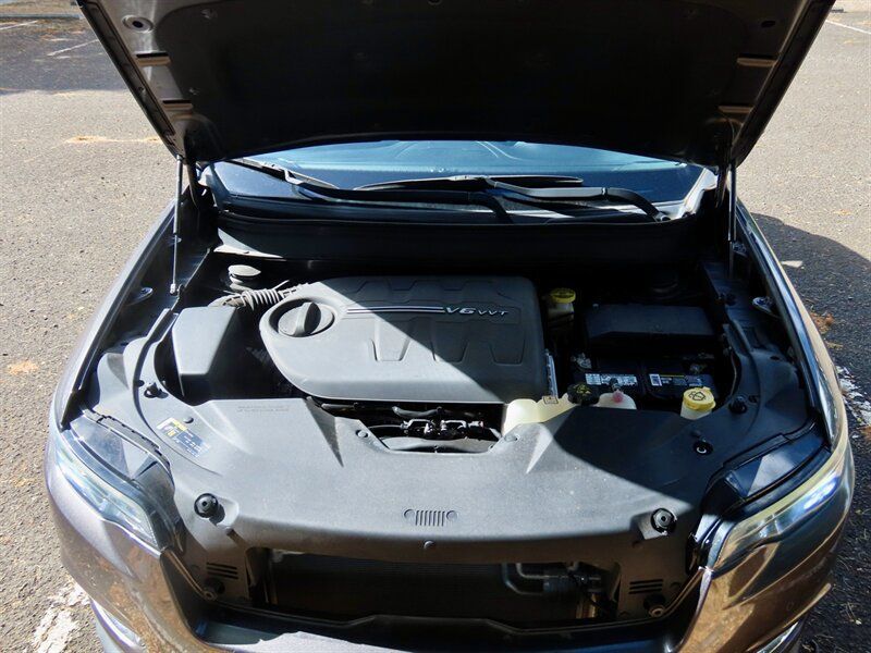 Used 2021 Jeep Cherokee Limited w/ Elite Package FWD image 33