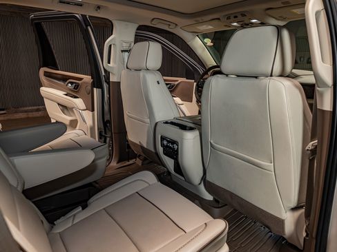 Used 2022 GMC Yukon Denali w/ Denali Premium Package AWD/4WD image 26