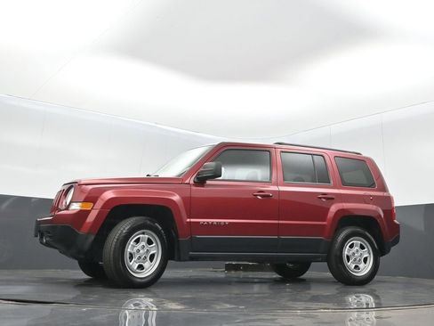 Used 2016 Jeep Patriot Sport w/ Power Value Group AWD/4WD image 13