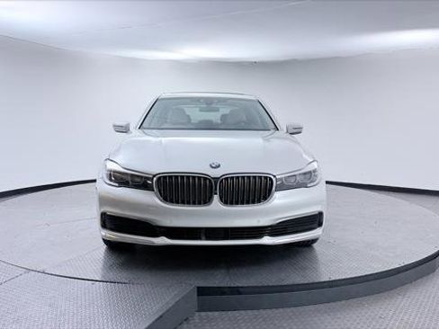 Used 2020 BMW 740i w/ Cold Weather Package RWD image 12