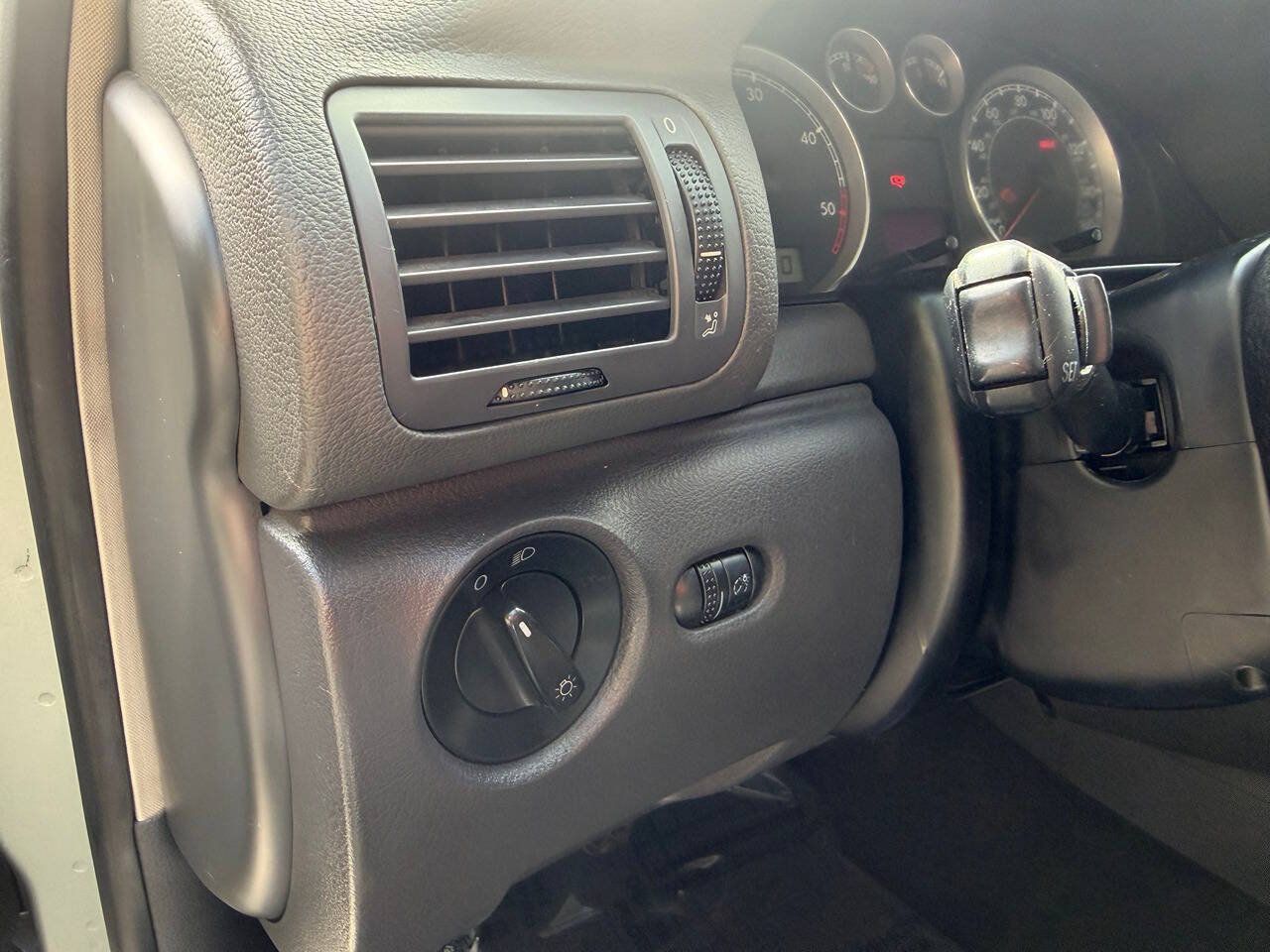 Used 2005 Volkswagen Passat GL FWD image 56